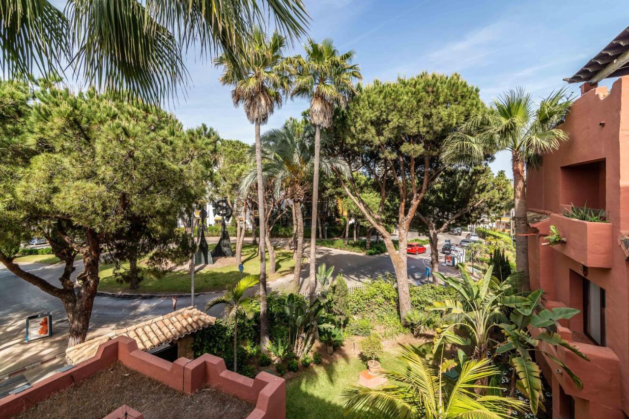 Luxury 2-Bed Apartment In Elviria W Pool Marbella Exterior photo