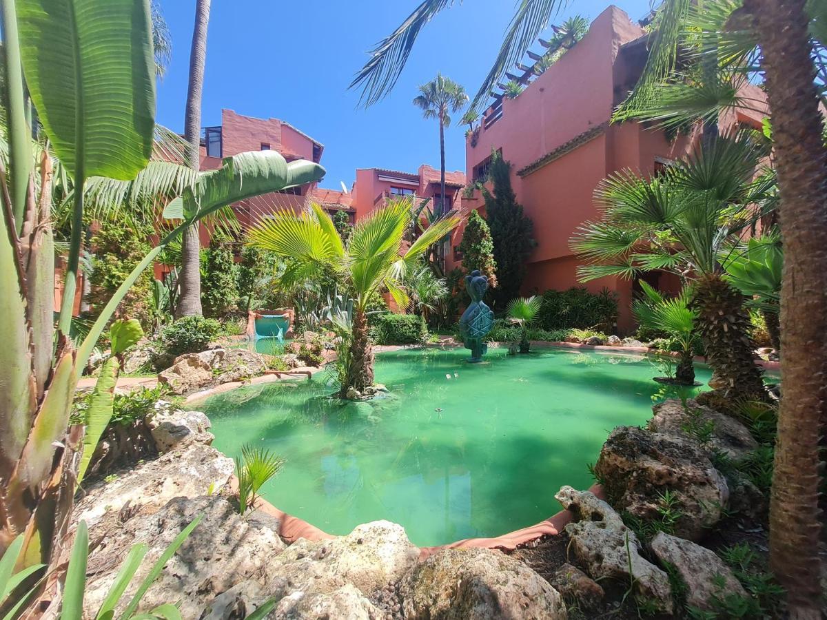 Luxury 2-Bed Apartment In Elviria W Pool Marbella Exterior photo